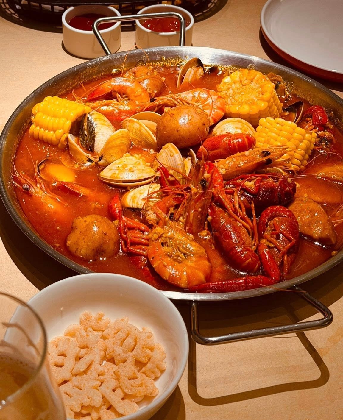 Морепродукты под соусом Cajun
